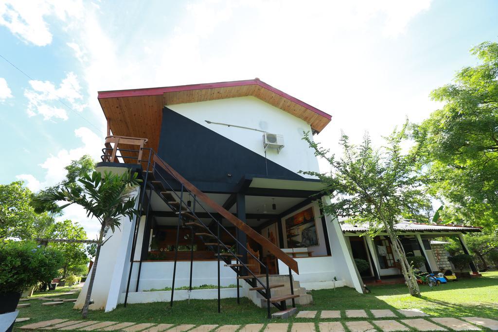 Eco Hotel Black & White - Anuradhapura مايهينتاليه المظهر الخارجي الصورة