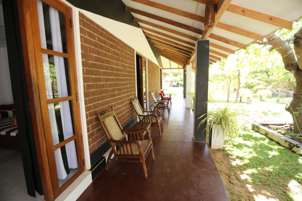 Eco Hotel Black & White - Anuradhapura مايهينتاليه المظهر الخارجي الصورة