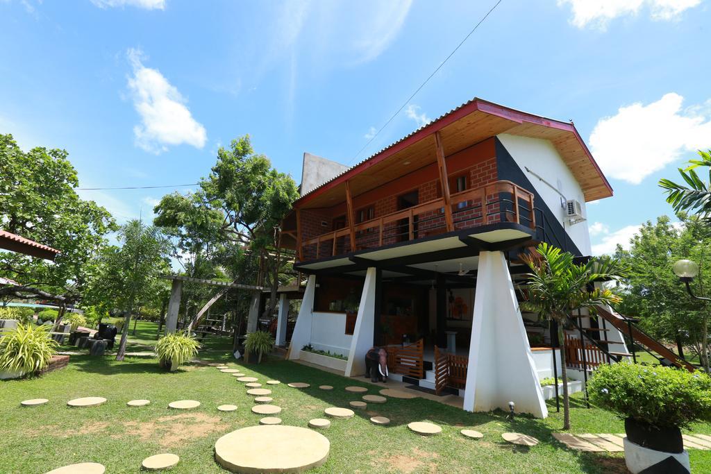 Eco Hotel Black & White - Anuradhapura مايهينتاليه المظهر الخارجي الصورة