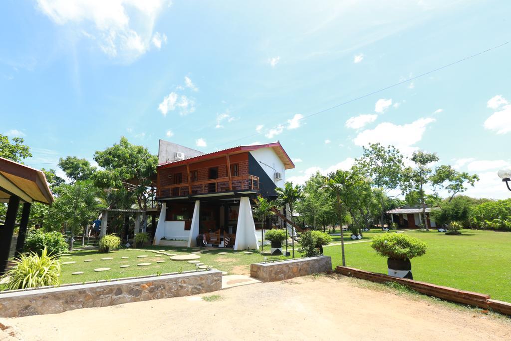 Eco Hotel Black & White - Anuradhapura مايهينتاليه المظهر الخارجي الصورة