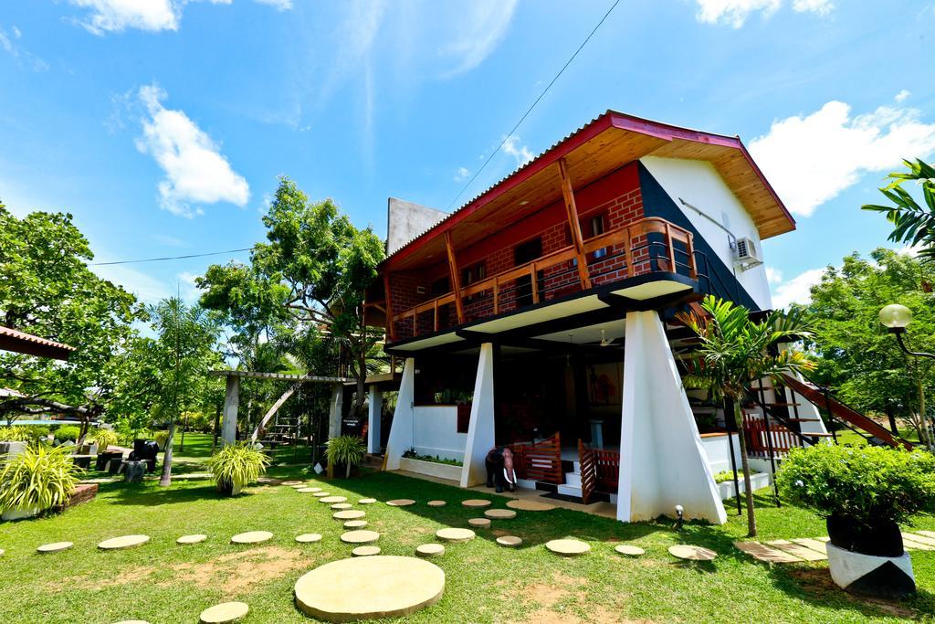 Eco Hotel Black & White - Anuradhapura مايهينتاليه المظهر الخارجي الصورة