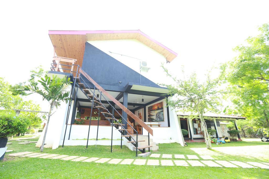 Eco Hotel Black & White - Anuradhapura مايهينتاليه المظهر الخارجي الصورة